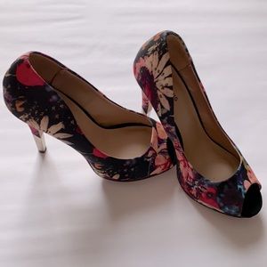 Floral peep toe heel